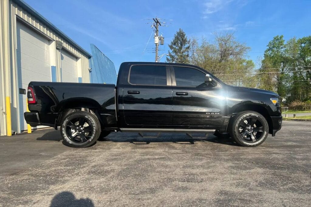 top 5 reasons to get ceramic coating and window tinting at the same time (3)